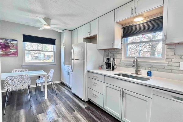 Refrigerador, microondas, horno, placa de cocina