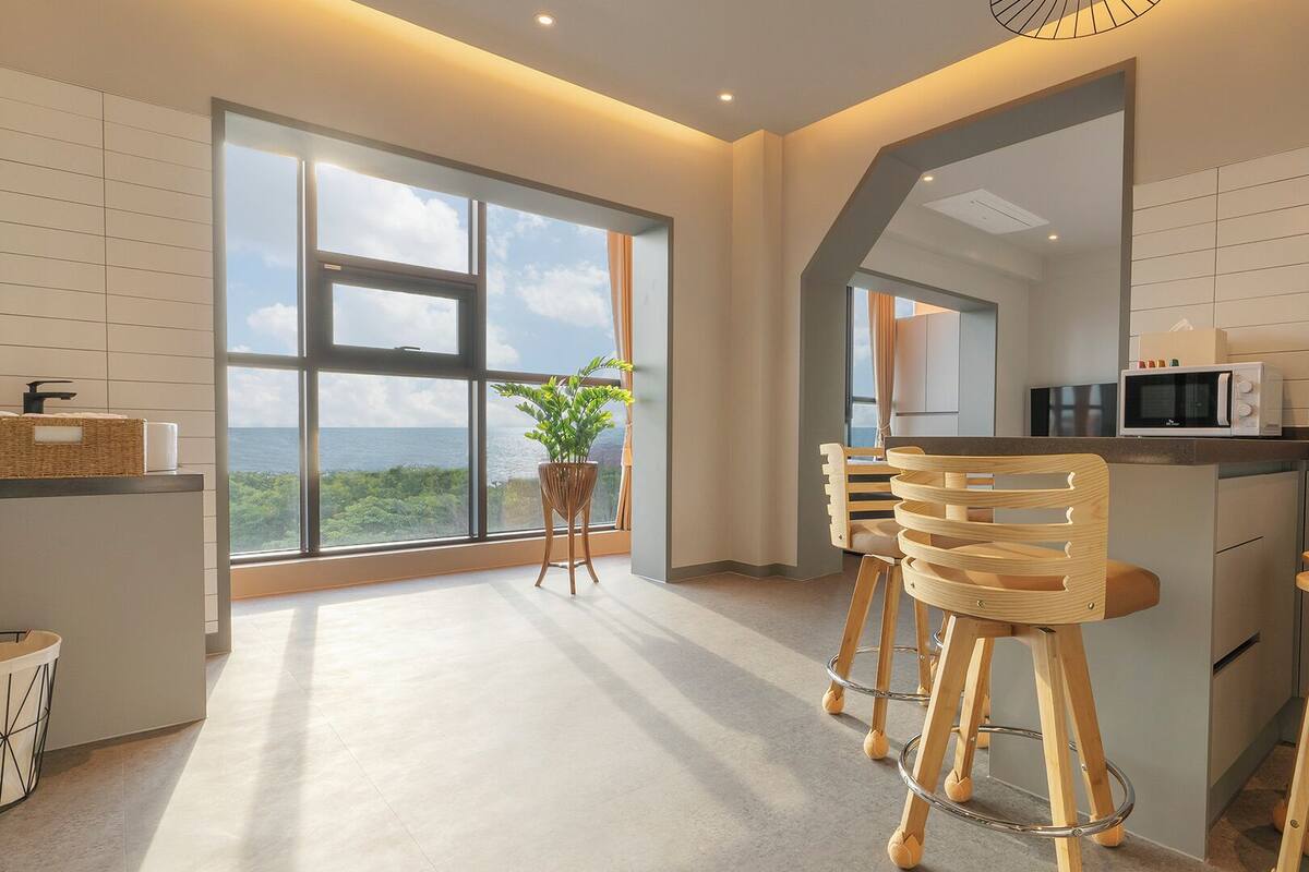 B, Room 501 [in-room Pool fee 50,000KRW, Ocean View, Netflix, Recommended for families of 3 or more] | Private kitchen | Fridge, microwave, stovetop, rice cooker