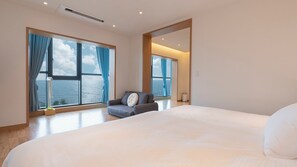B, Room 602 [in-room Pool fee 50,000KRW, Ocean View, Netflix, Recommended for Couple or a day trip] | Premium-sengetøj, gratis produkter i minibaren, individuelt design
