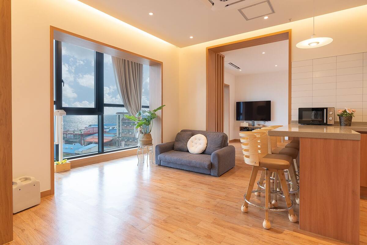 B, Room 601 [in-room Pool fee 50,000KRW, Ocean View, Netflix, Recommended for Couple] | Living area | 50-inch LCD TV with cable channels, Netflix, toys