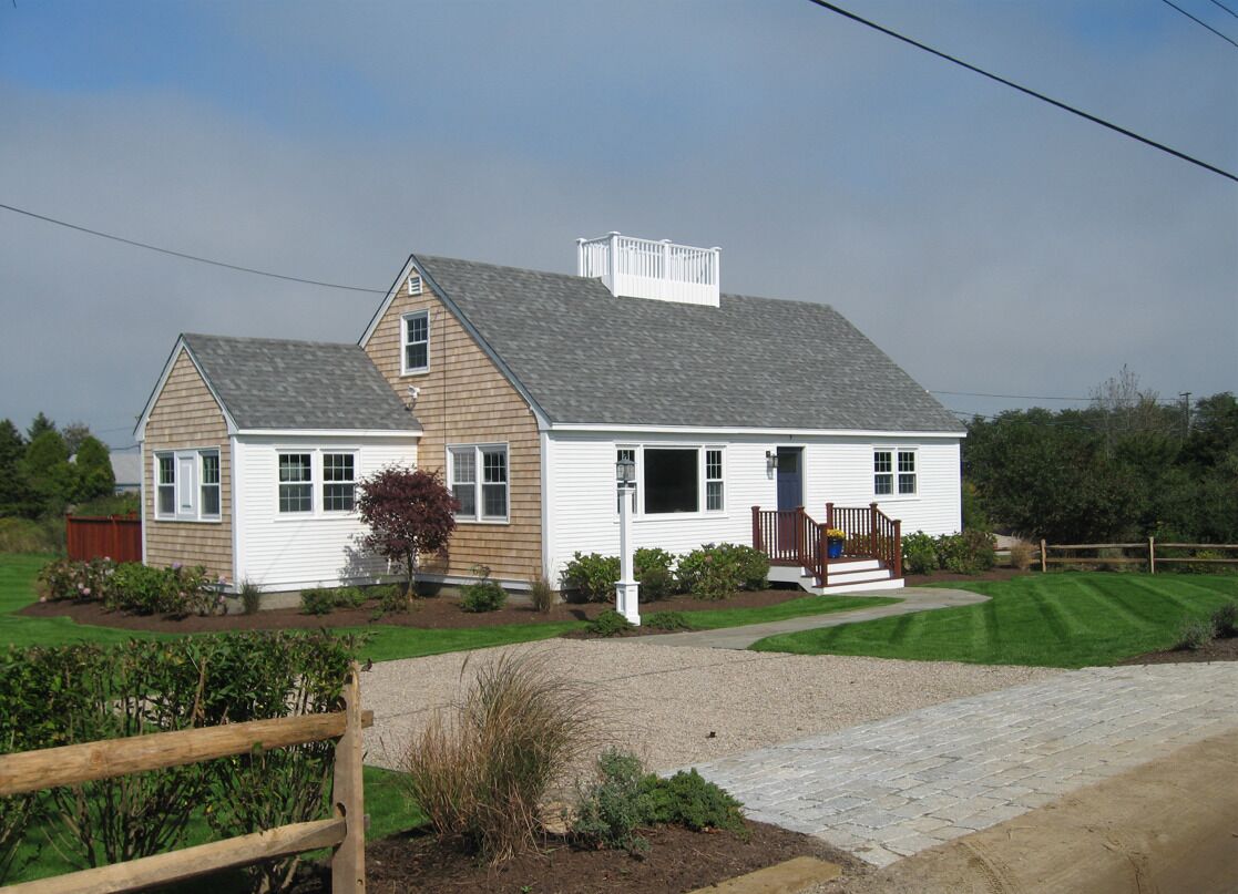 Beautiful Four Bedroom Walk to Town