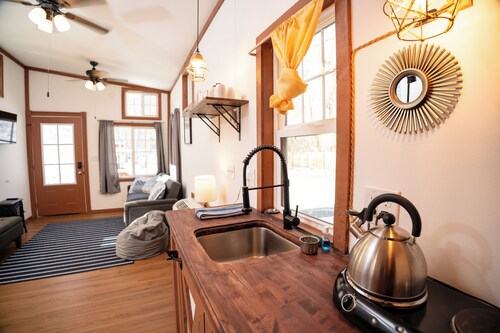 Discover Tiny Living: Spacious Pinewood Tiny Home in the Heart of Lyons, CO