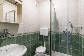 Basic Studio, Balcony, City View | Bathroom