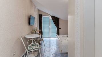 Basic Studio, Balcony, Garden View | Desk, free WiFi