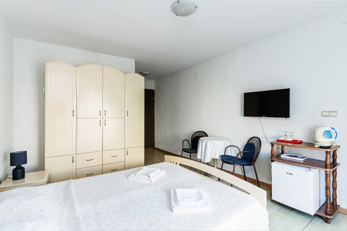Basic Studio, Balcony, Garden View | Desk, WiFi (free)
