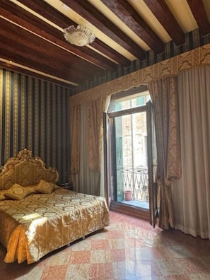 Habitación triple | Escritorio, espacio para trabajar con laptop y wifi gratis