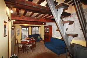 Interior - Green Apartment (Urbania)