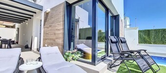 Sea View Villa with Private Pool and Roof Terrace