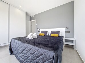 3 chambres, fer et planche à repasser, Wi-Fi gratuit, draps fournis