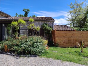 Property grounds - Gîte en Pierre Avec SPA "lou Caladou" (Vallon-Pont-d'Arc)