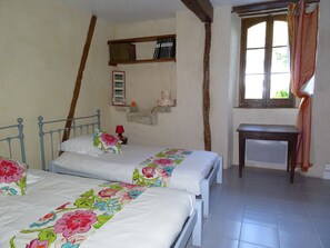 1 Schlafzimmer, Bügeleisen/Bügelbrett, Bettwäsche