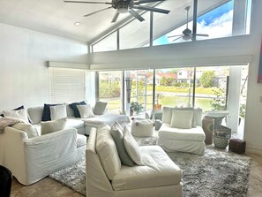 Interior - Beautiful 🏡 Home to enjoy! (Naples)