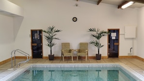 Indendørs pool