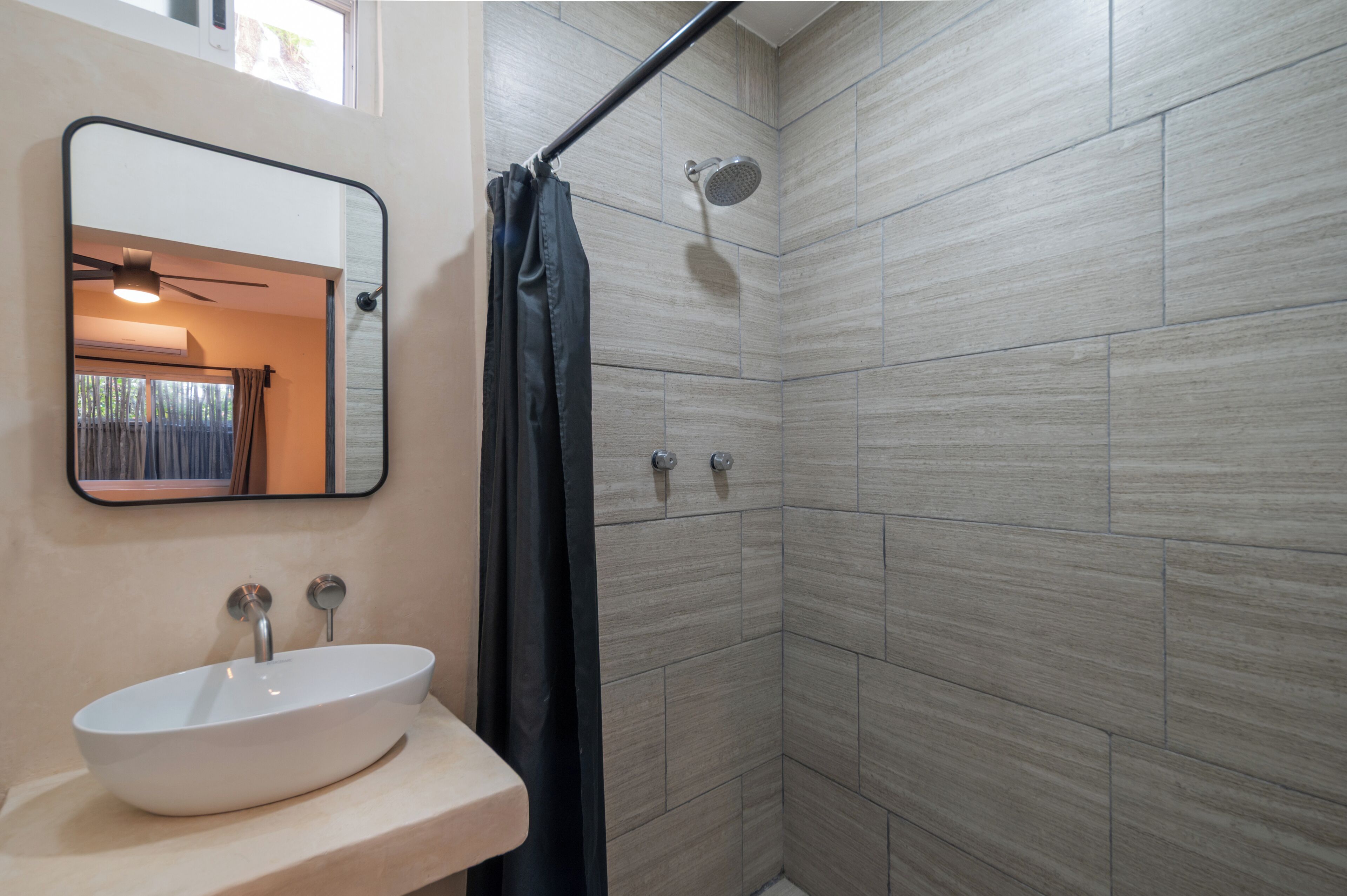 Chambre Familiale | Salle de bain | Sèche-cheveux