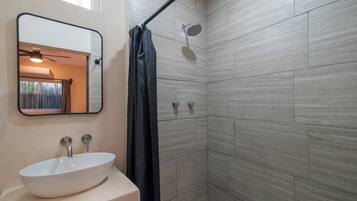 Kamar Keluarga | Kamar mandi | Pengering rambut