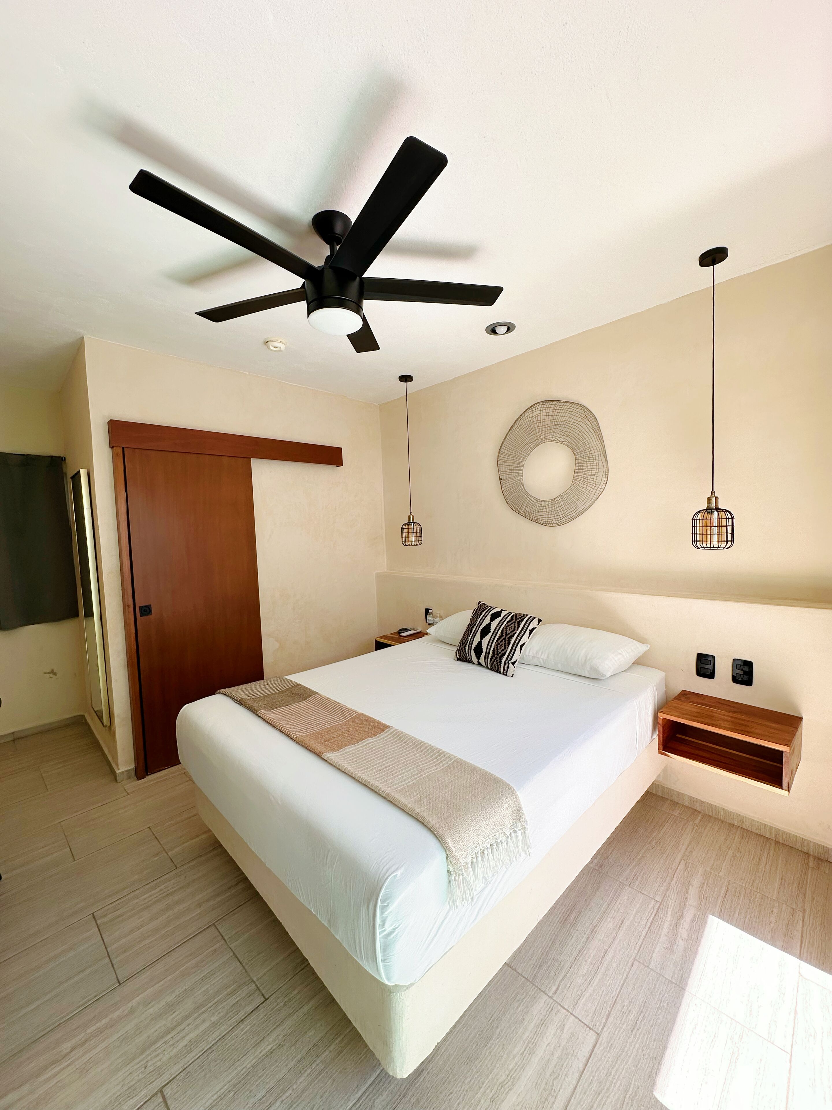 Standard Double Room | Free WiFi, bed sheets