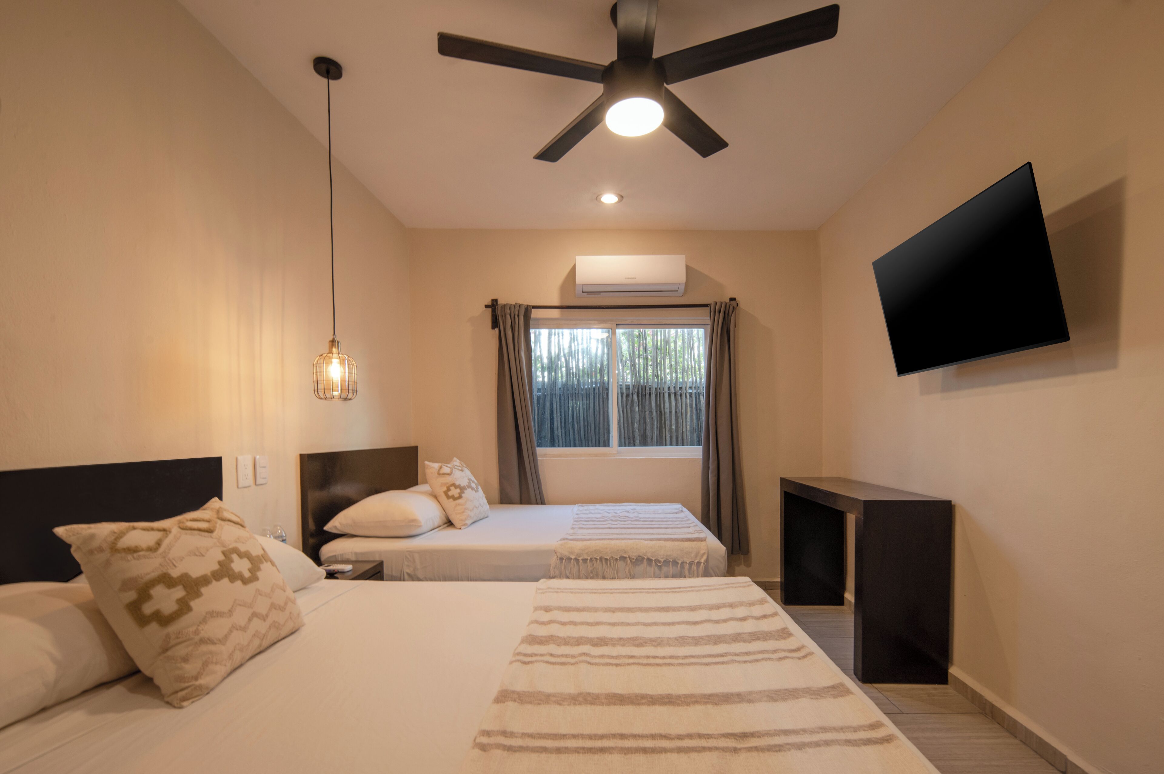 Family Room | Free WiFi, bed sheets