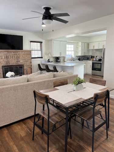 Charming 2 bedroom 1 bath cottage in Wisconsin Dells