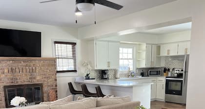 Charming 2 bedroom 1 bath cottage in Wisconsin Dells