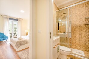 Shower, hair dryer, towels - GuestReady - Happy Home in Santa Cruz (Lisbon)