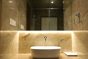 Family Room | Bathroom