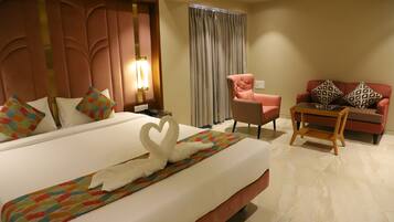 Family Room | 1 bedroom, premium bedding, desk, free WiFi