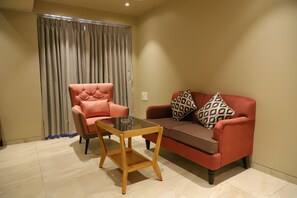 Quarto família | 1 quarto, roupas de cama premium, escrivaninha, Wi-Fi de cortesia