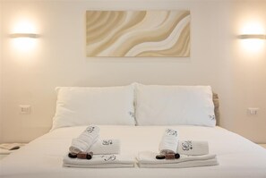 1 habitación, escritorio, tabla de planchar con plancha y wifi 