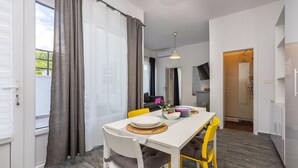 A modern kitchen with a dining area. - Modern flat with WiFi, air conditioning, 850 metre beach (Crikvenica)