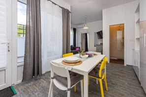 Dining - Modern flat with WiFi, air conditioning, 850 metre beach (Crikvenica)