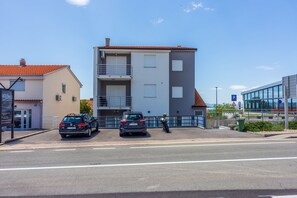 Exterior - Modern flat with WiFi, air conditioning, 850 metre beach (Crikvenica)