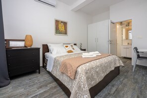 1 bedroom, desk, iron/ironing board, free WiFi - Modern flat with WiFi, air conditioning, 850 metre beach (Crikvenica)