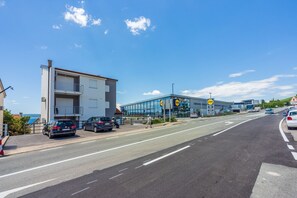 Exterior - Modern flat with WiFi, air conditioning, 850 metre beach (Crikvenica)