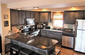 Cookware/dishes/utensils, dining tables