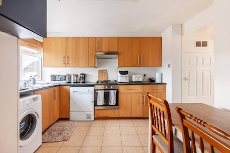Apartment | Private kitchen | Fridge, microwave, oven, stovetop
