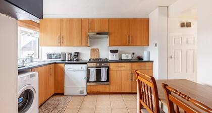 Spacious Home by Lee Valley Rafting Waltham Cross