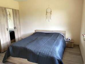 2 bedrooms, WiFi, bed sheets