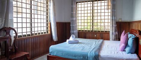 1 bedroom, bed sheets