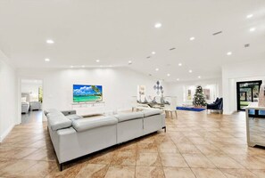 智能电视、壁炉、乒乓球