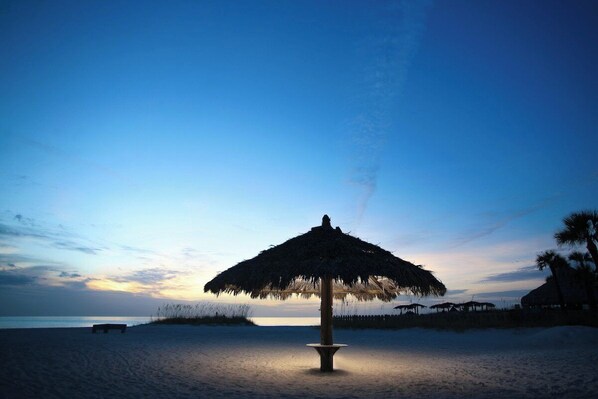 Sun-loungers, beach towels - ArtHouse · Art Inspired Dream Home + Pool + Beaches + SRQ (Sarasota)