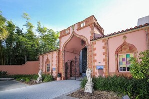 Exterior - ArtHouse · Art Inspired Dream Home + Pool + Beaches + SRQ (Sarasota)