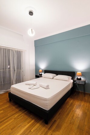 2 bedrooms, iron/ironing board, WiFi, bed sheets - Central Elegant Flat in Patras with beautiful balcony and view (Patras)