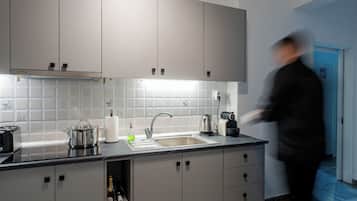 Frigorifero, microonde, piano cottura, macchina per tè/caffè