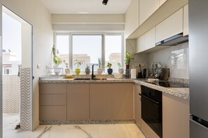 Fridge, microwave, oven, coffee/tea maker