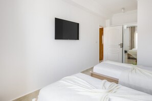 1 bedroom, iron/ironing board, travel cot, free WiFi