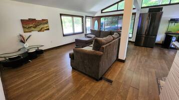 TV connectée, livres, chaßne hi-fi