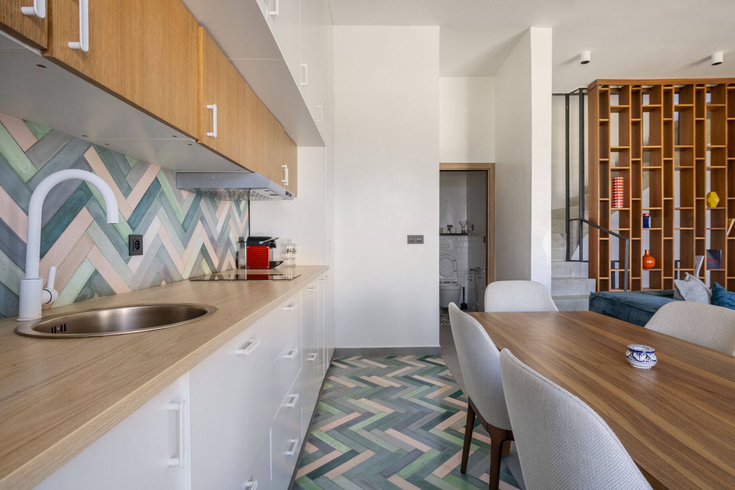 Fridge, microwave, dishwasher, coffee/tea maker