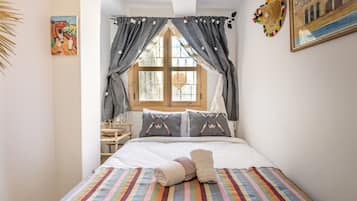 Iron/ironing board, free WiFi, bed sheets