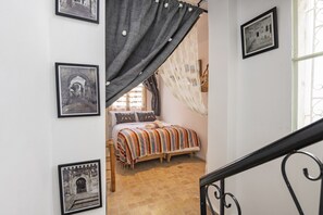 Iron/ironing board, free WiFi, bed sheets