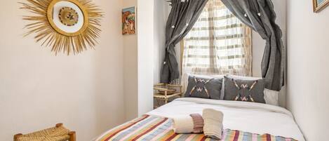 Fer et planche Ă repasser, accĂšs au Wi-Fi (inclus), literie fournie